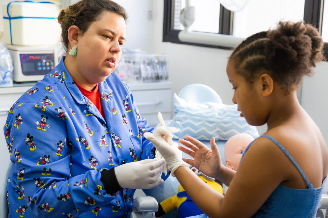 Dra. Bruna em atendimento